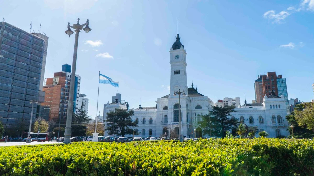 ¿Cómo funcionarán los servicios en La Plata durante el viernes feriado?