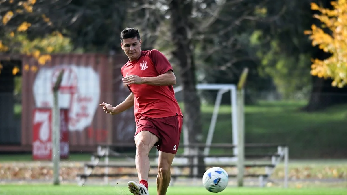 Estudiantes voló a Chile y Eduardo Domínguez convocó a todos
