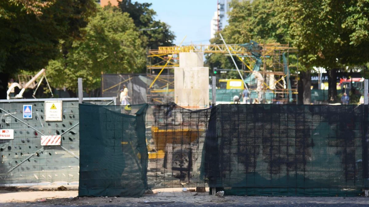 Plaza Italia: una obra millonaria en La Plata que enciende el malestar por su costo y demoras