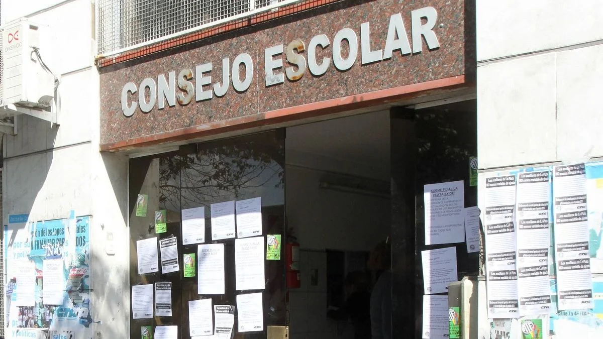 El presidente del Consejo Escolar da explicaciones sobre el estado de las escuelas en La Plata