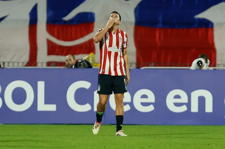 Guido Carrillo recibi&oacute; elogios de Eduardo Dom&iacute;nguez tras el triunfo de Estudiantes