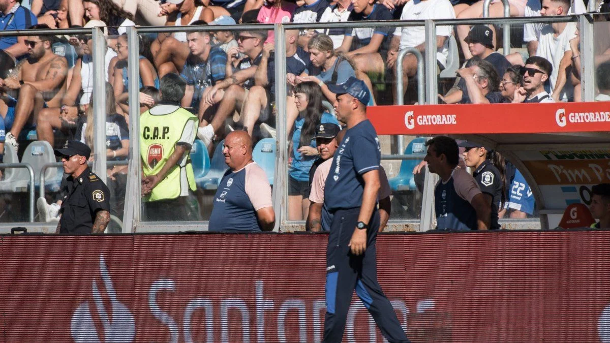 Tras su salida de Gimnasia, Diego Flores se va a dirigir a un exótico país