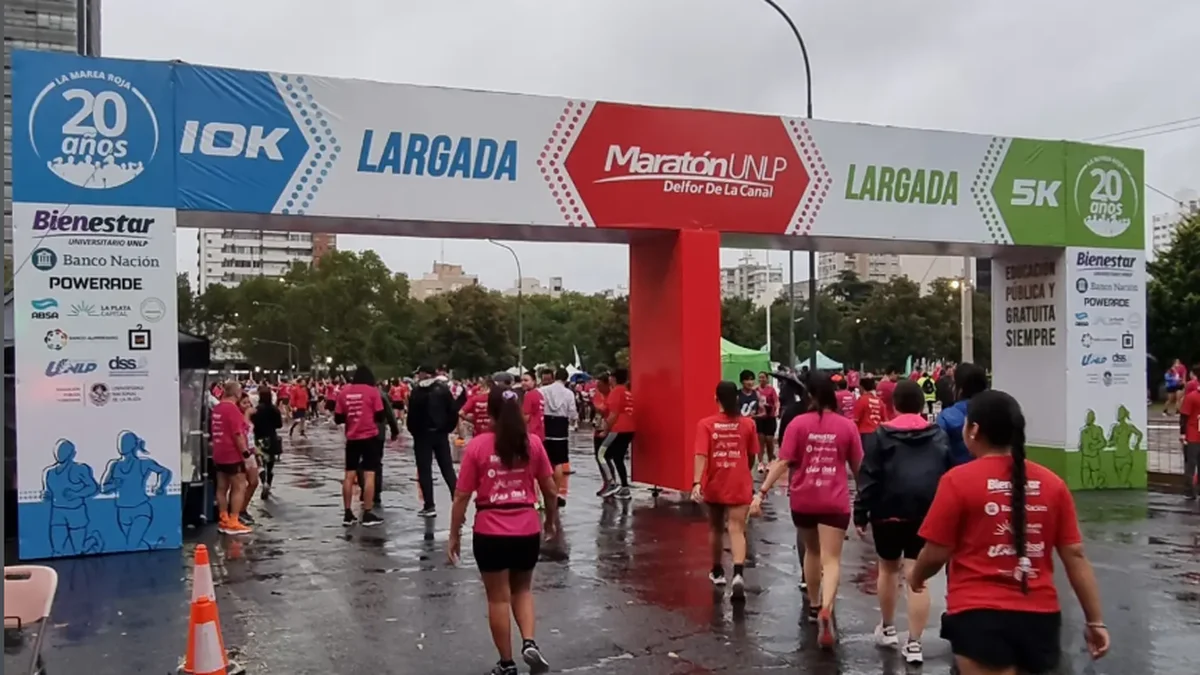 A pesar del clima, se corre la Maratón de la UNLP