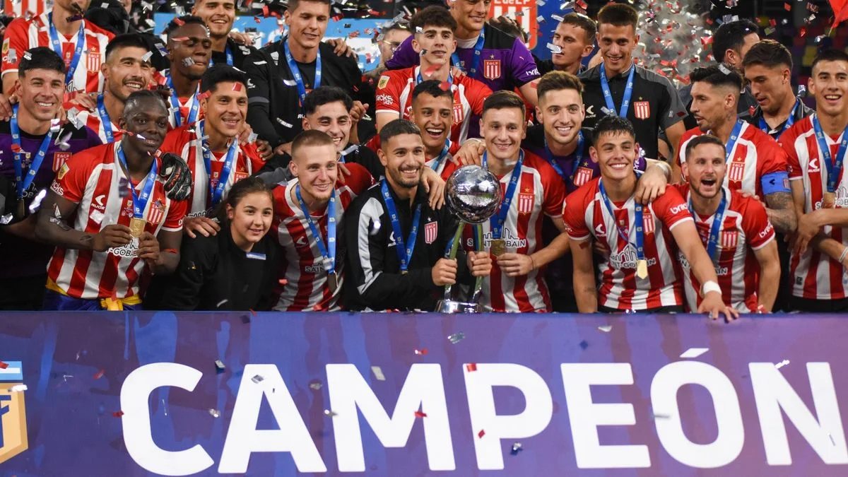 Otro grande le apuntó a un campeón con Estudiantes