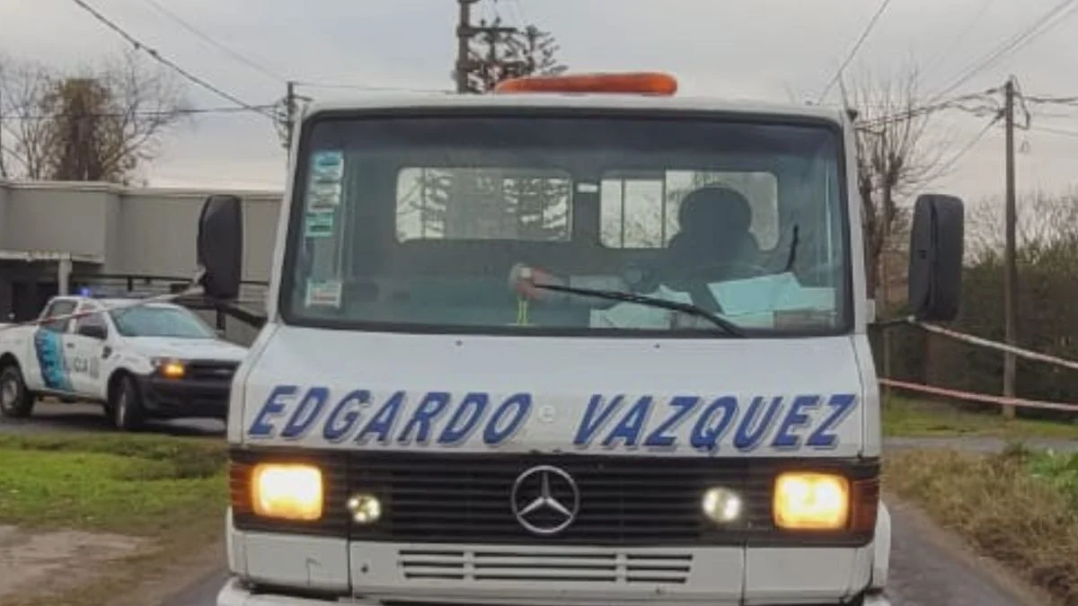Nuevo accidente fatal en La Plata: murió un motociclista tras impactar contra un camión