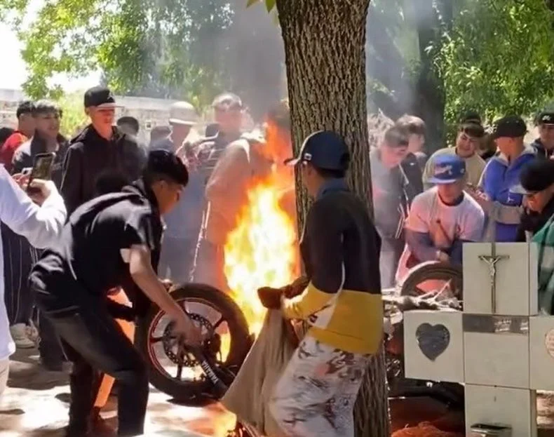 Despedida tumbera en el Cementerio para el menor baleado en San Carlos