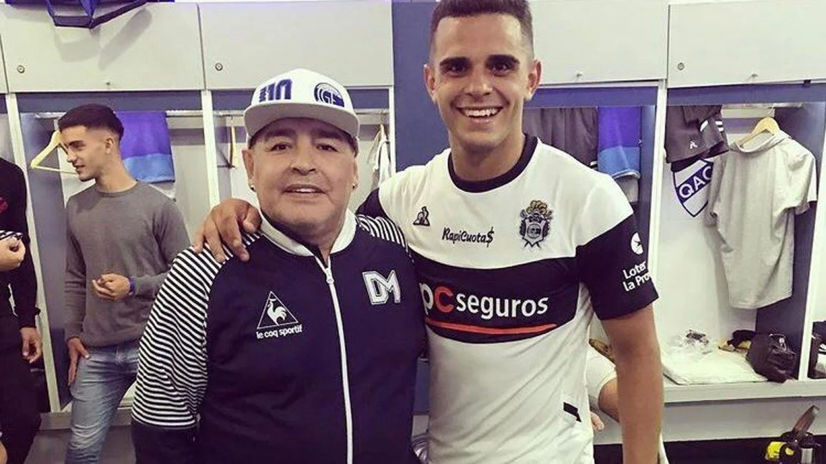 Jugó en Gimnasia, le hizo una canción a Maradona y ahora tendrá un paso por la Liga
