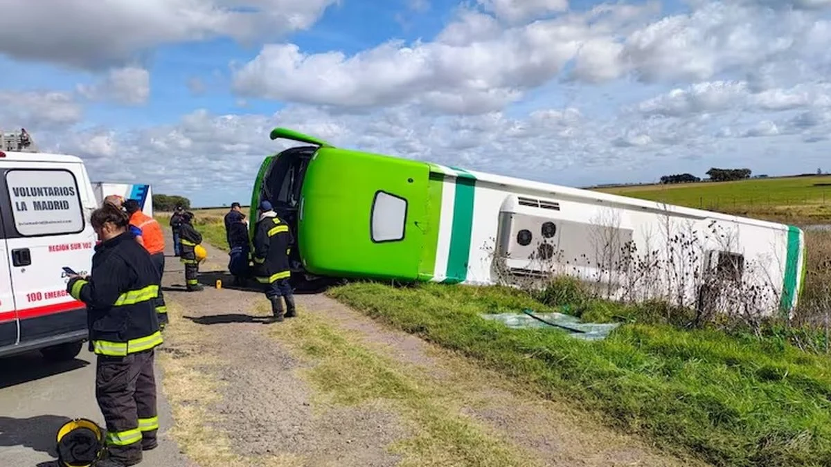 Trágico vuelco rumbo a La Plata: cinco muertos, más de 20 heridos y, ¿negligencia?