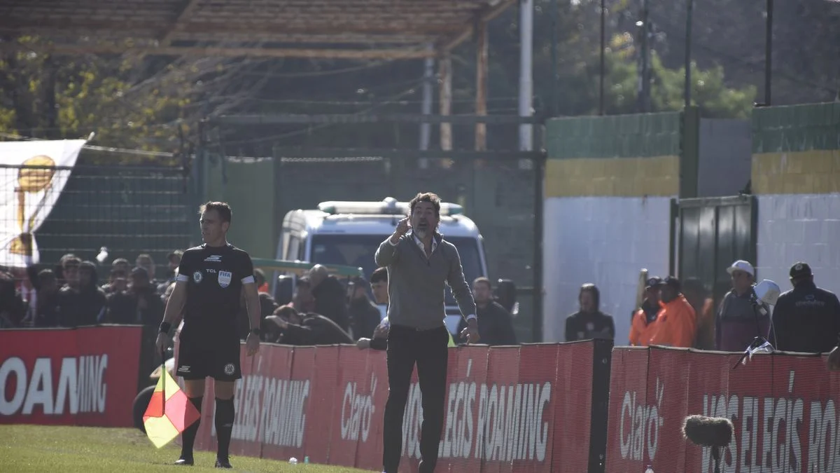 Estudiantes se reúne tras el regreso de Eduardo Domínguez