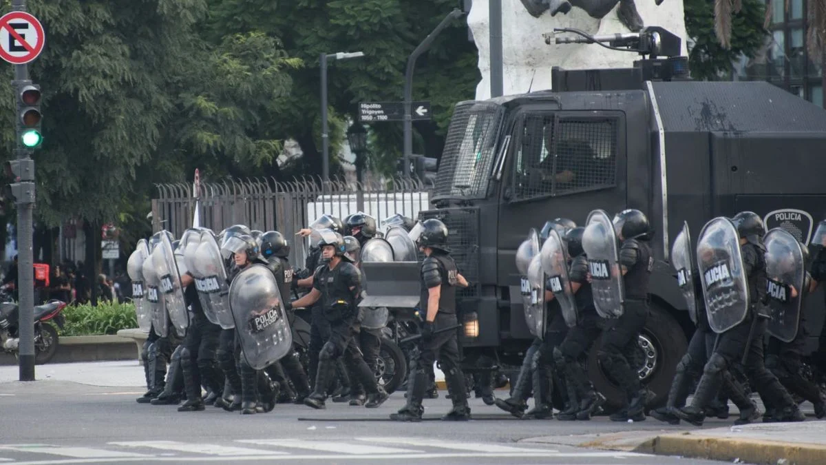 Marcha en apoyo a los jubilados: hasta el momento hay poco más de 80 detenidos confirmados