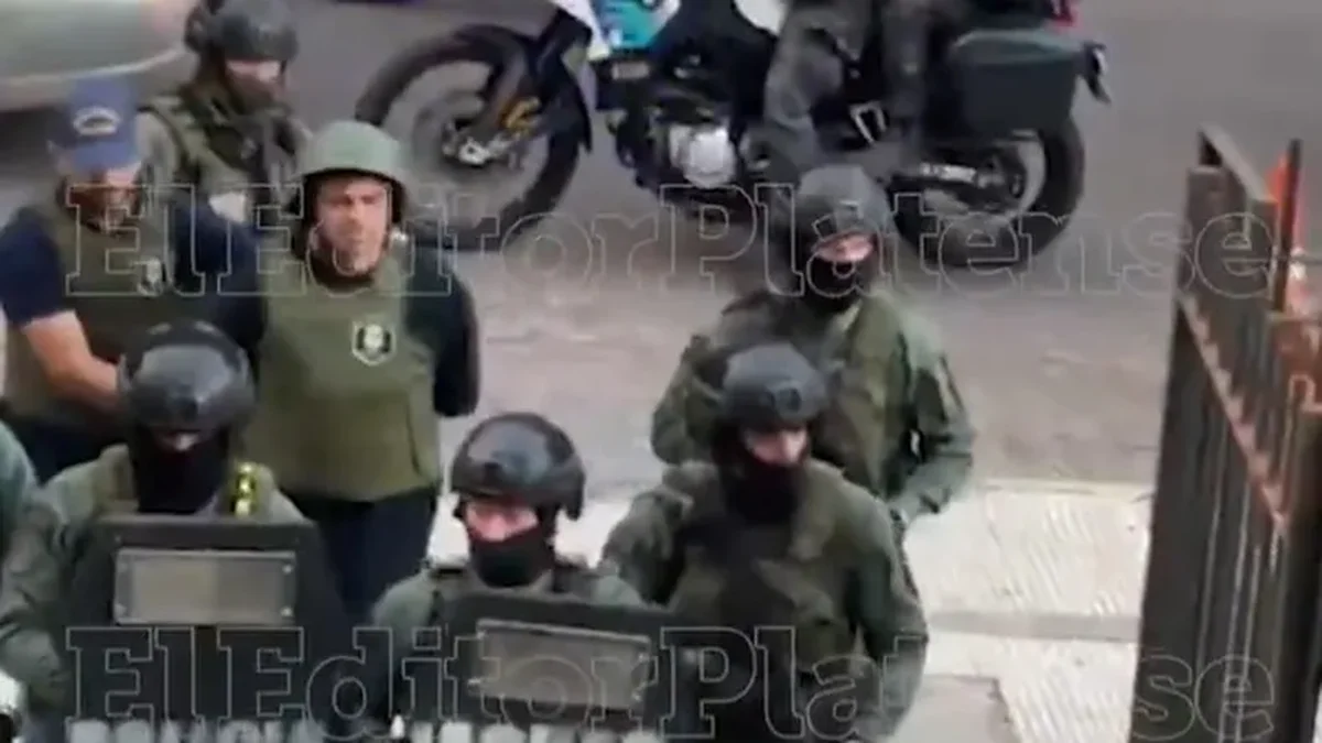 Mega operativo en el centro de La Plata por la indagatoria a Iván Tobar