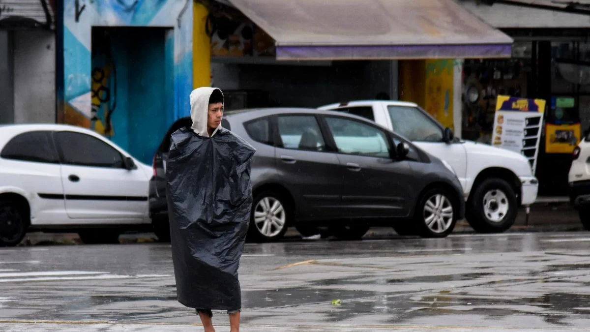 Sábado con clima gris y lluvioso en La Plata