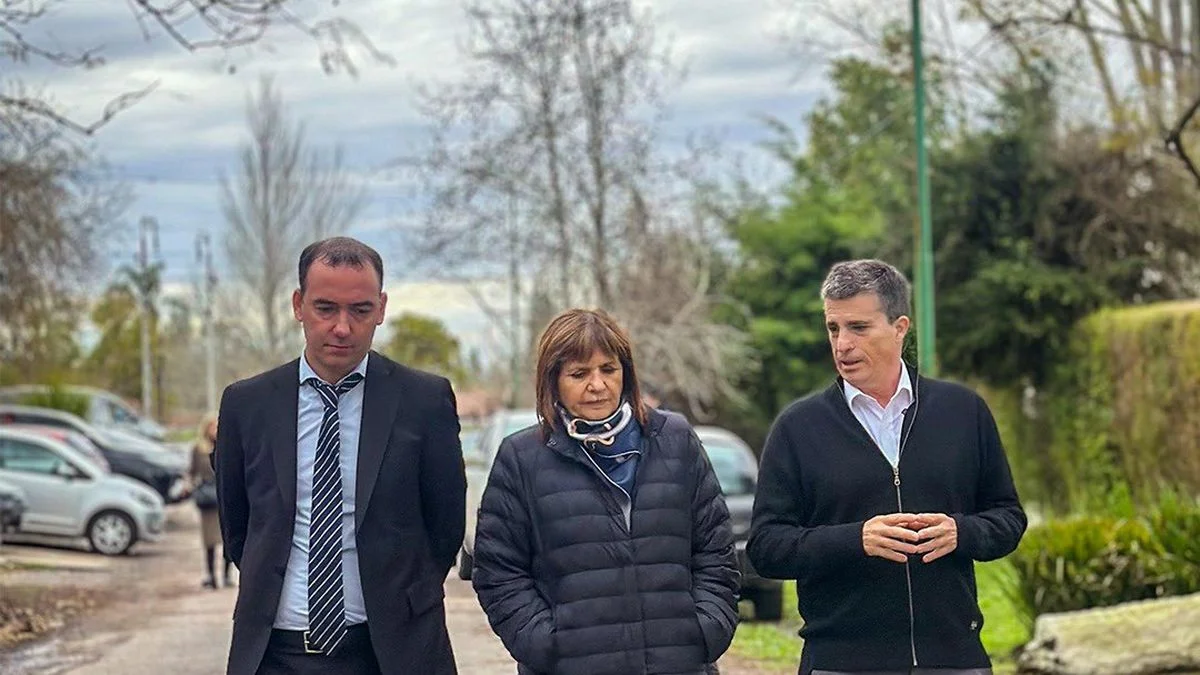 Bullrich desembarcó en La Plata y se mostró junto a los candidatos de LLA
