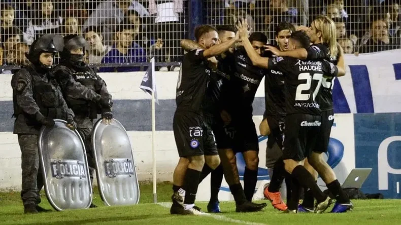 Argentinos se llevó la clasificación en cancha de Gimnasia 
