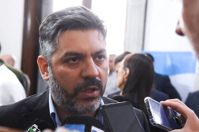 Le sacaron la licencia a Carlos Bianco por negarse a un cotrol de alcoholemia