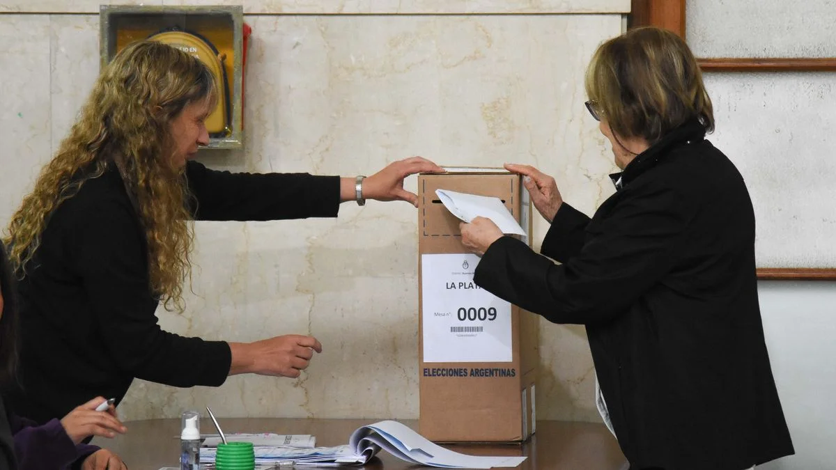 Hasta el mediodía votó el 23% del padrón electoral