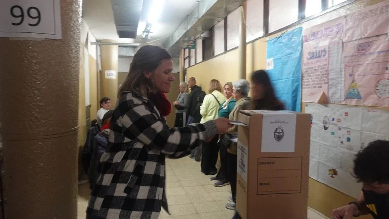 Laura Cano, actual diputada de la provincia de Buenos Aires por el PTS en el FITU, emitió su voto