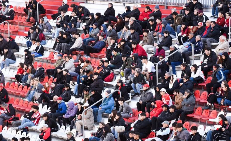 La gente volvi&oacute; a disfrutar de la Reserva en el Estadio UNO