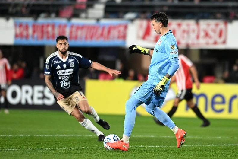 Fernando Muslera jug&oacute; su ultimo partido del semestre con Estudiantes antes de viajar con Uruguay al Mundial