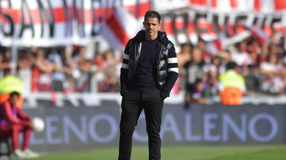 Riquelme echó a Gago y Boca se quedó sin entrenador