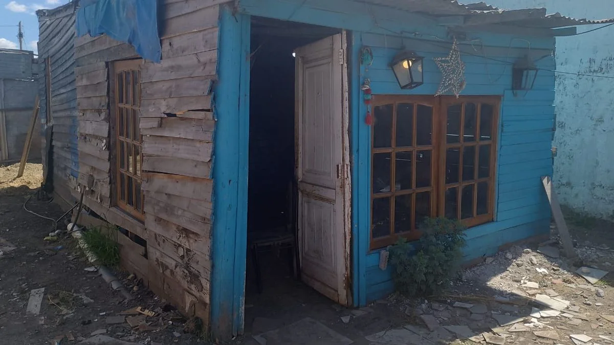 Encontraron a una mujer sin vida en una vivienda en La Plata