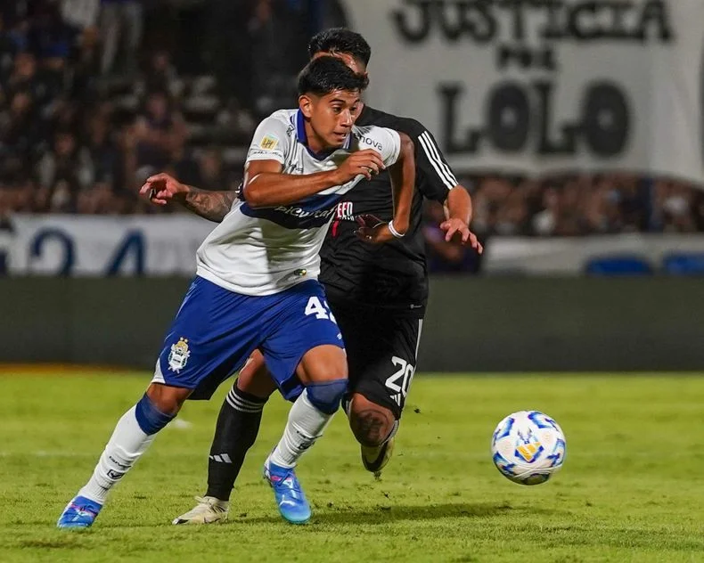Ante Deportivo Riestra, Santiago Villarreal disput&oacute; su primer partido en cancha de Gimnasia