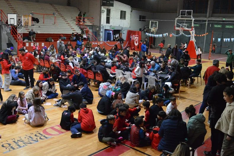Atenas de La Plata realizará una kermesse para colaborar con los chicos del club