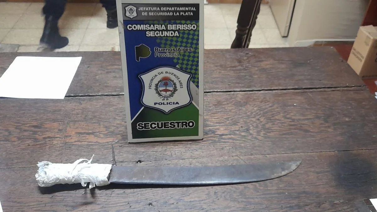 Amenazaron a una mujer con un arma y un machete en Berisso