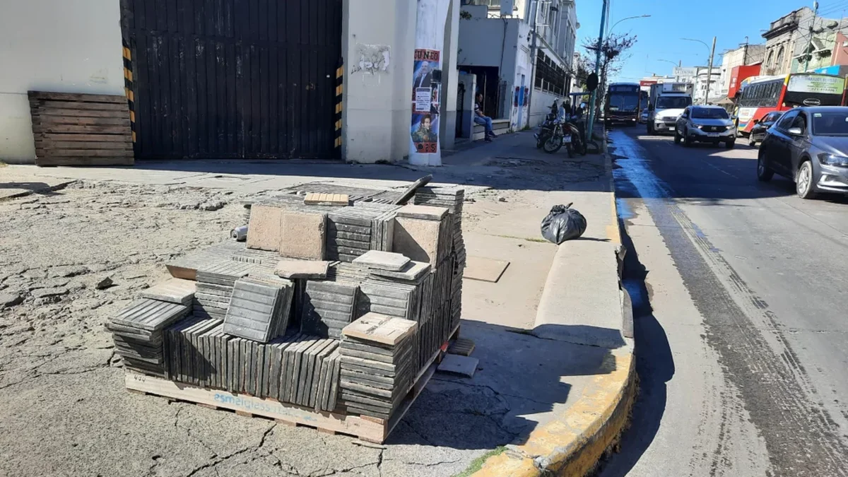 Polémica por el recambio de veredas en Berisso