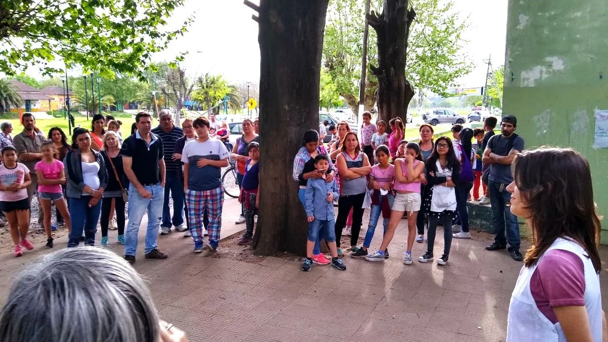 Arturo Seguí: protestaron en una Escuela por el cierre de cursos