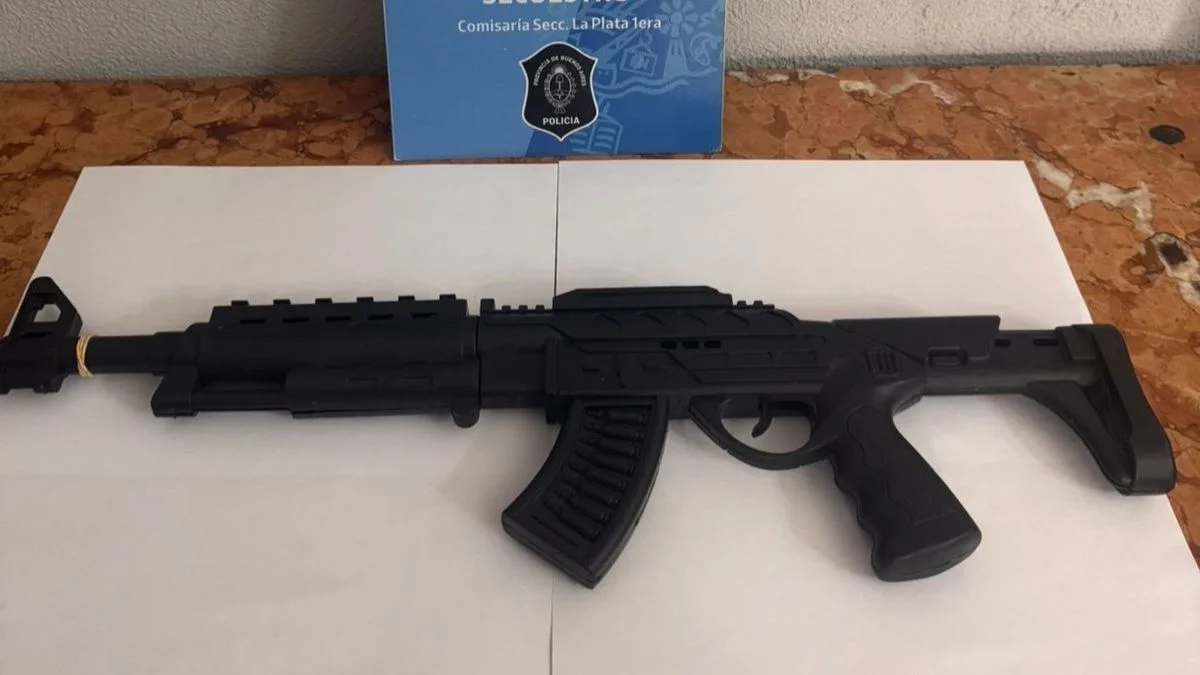 Facultad de Arquitectura: demoraron al padre del niño que ingresó con un arma de juguete