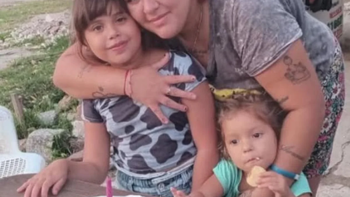 Sentida despedida a la madre e hijas que murieron en el incendio de Los Hornos