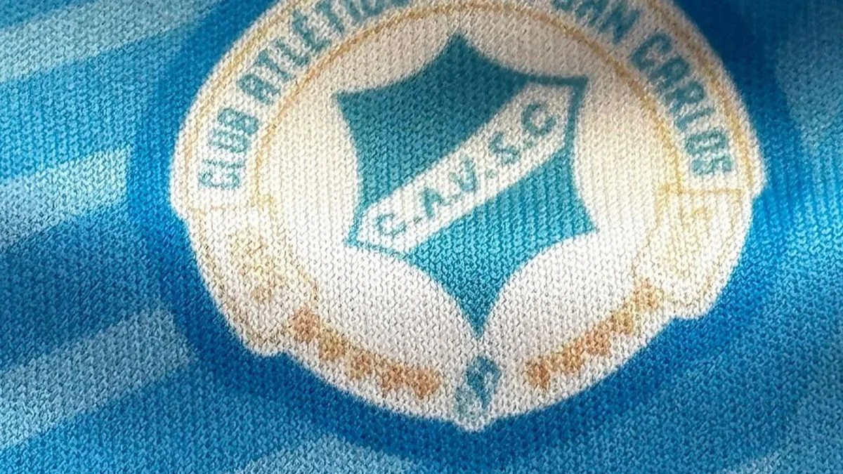 Villa San Carlos presentó la camiseta para el año del centenario