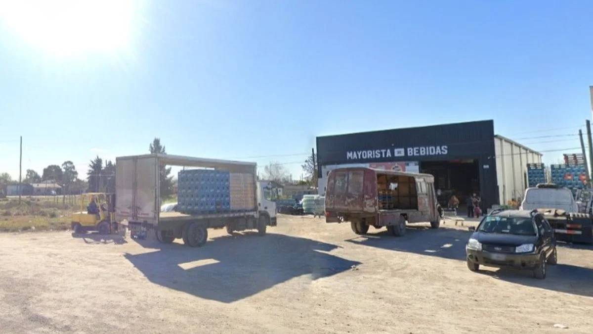 A punta de pistola, delincuentes dieron el golpe en una distribuidora de La Plata