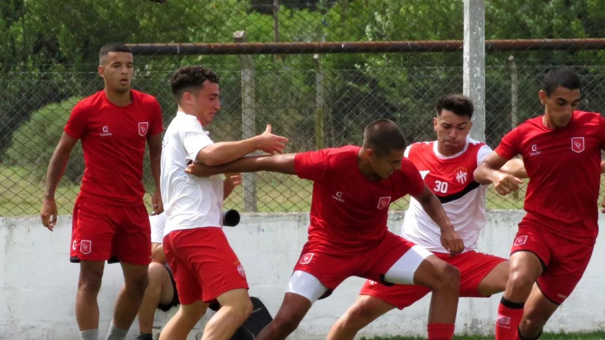 Cambaceres hizo fútbol ante el equipo de un viejo conocido