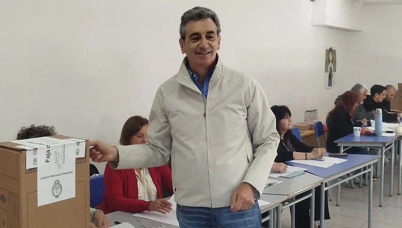 Florencio Randazzo emitió su voto en el Colegio Marie Curie, de La Plata