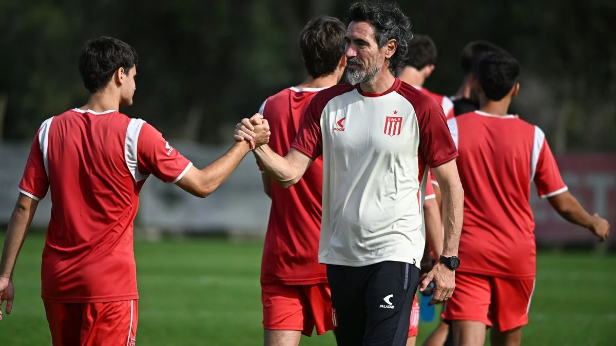 Estudiantes define el once para enfrentar a la Universidad de Chile