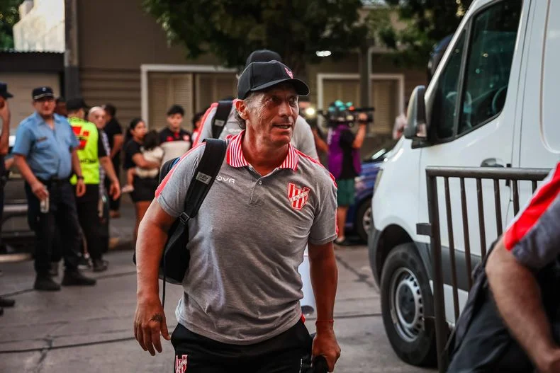 Por los malos resultados, Pedro Troglio pegó el portazo en Instituto de Córdoba