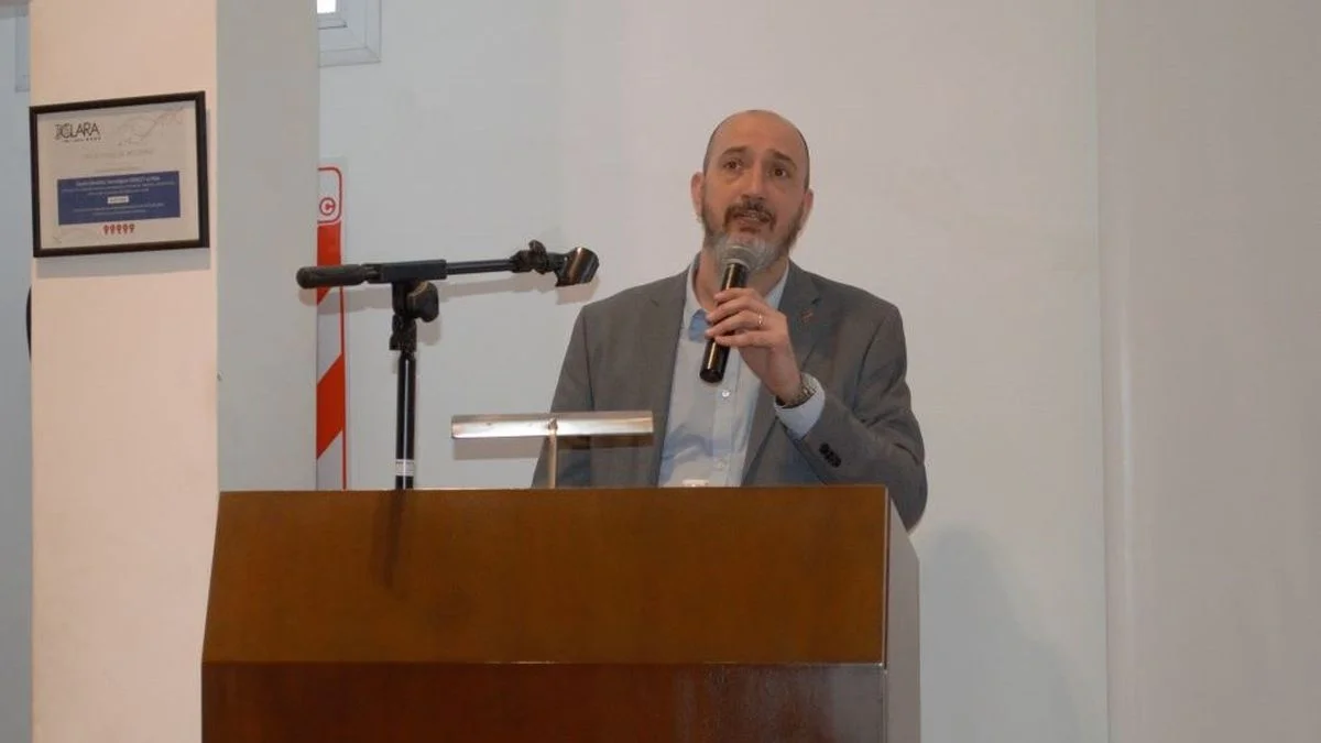 El vicedirector del CONICET de La Plata participó en las Jornadas sobre Tecnología de Recubrimientos