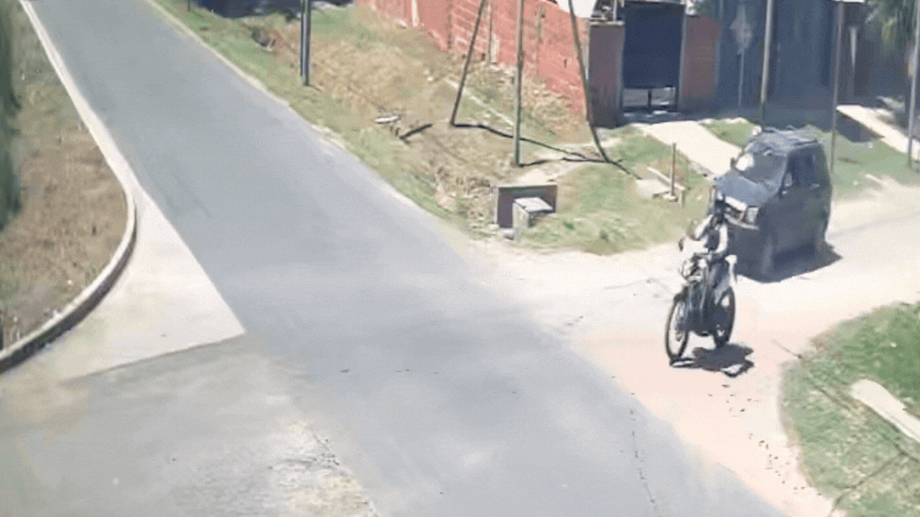 Una pareja en moto chocó contra una camioneta en La Plata