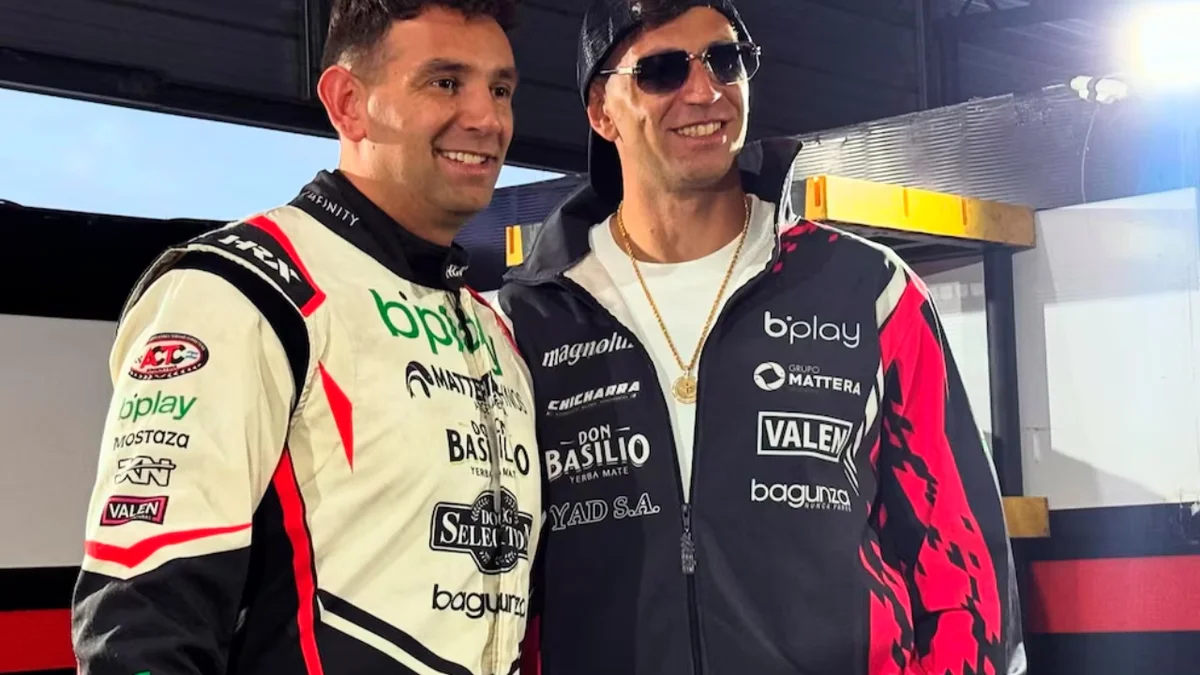 Dibu Martínez visitó el Mouras de La Plata para acompañar a su hermano