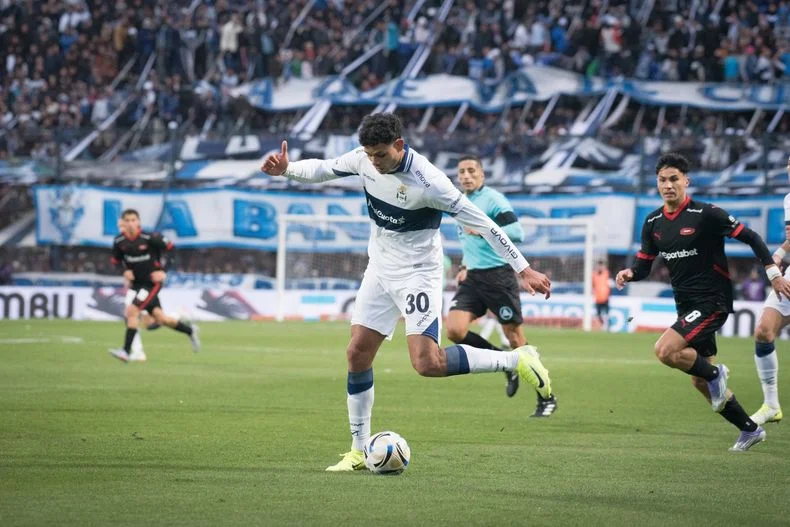 Jorge de As&iacute;s en acci&oacute;n en el equipo de primera divisi&oacute;n de Gimnasia
