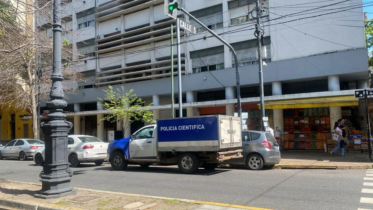 La Plata: una mujer murió tras caer de un edificio a metros de Plaza Italia