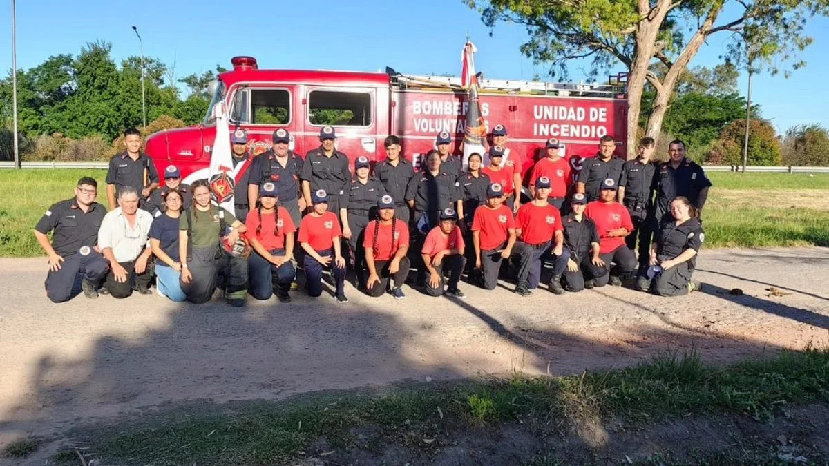 Bomberos voluntarios de una localidad de La Plata lanzaron un bono para finalizar su cuartel
