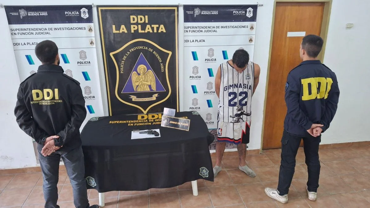 Atraparon en Los Hornos a un prófugo de asesinato