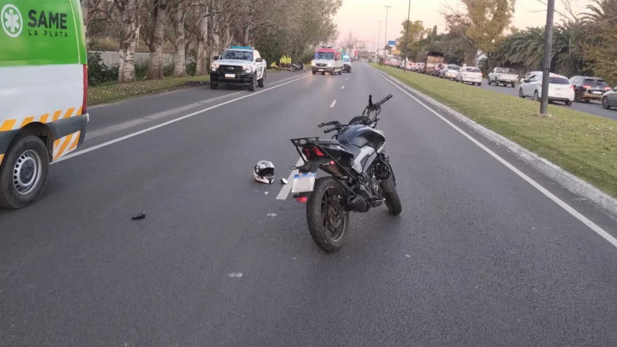 Una motociclista quedó internada tras un choque en Gonnet