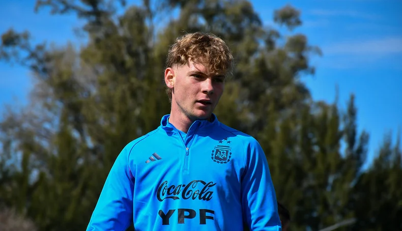 El defensor de Estudiangtes, Valente Pierani es tambi&eacute;n futbolista de la Selecci&oacute;n Argentina Sub-20