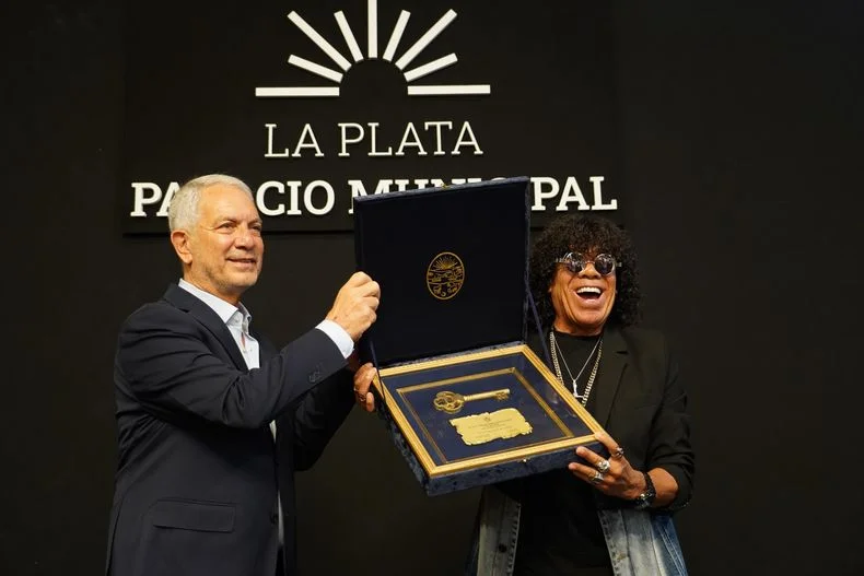 La Mona Jiménez fue distinguido como Visitante Ilustre de La Plata: "Estoy feliz"