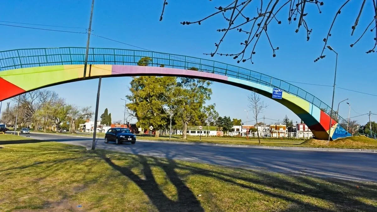 Una adolescente cayó de un puente en La Plata