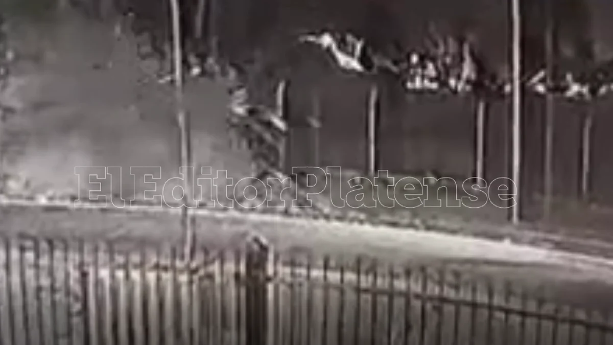 Tragedia en Olmos: Se conoció el video del choque fatal del hombre que escapaba de la policía